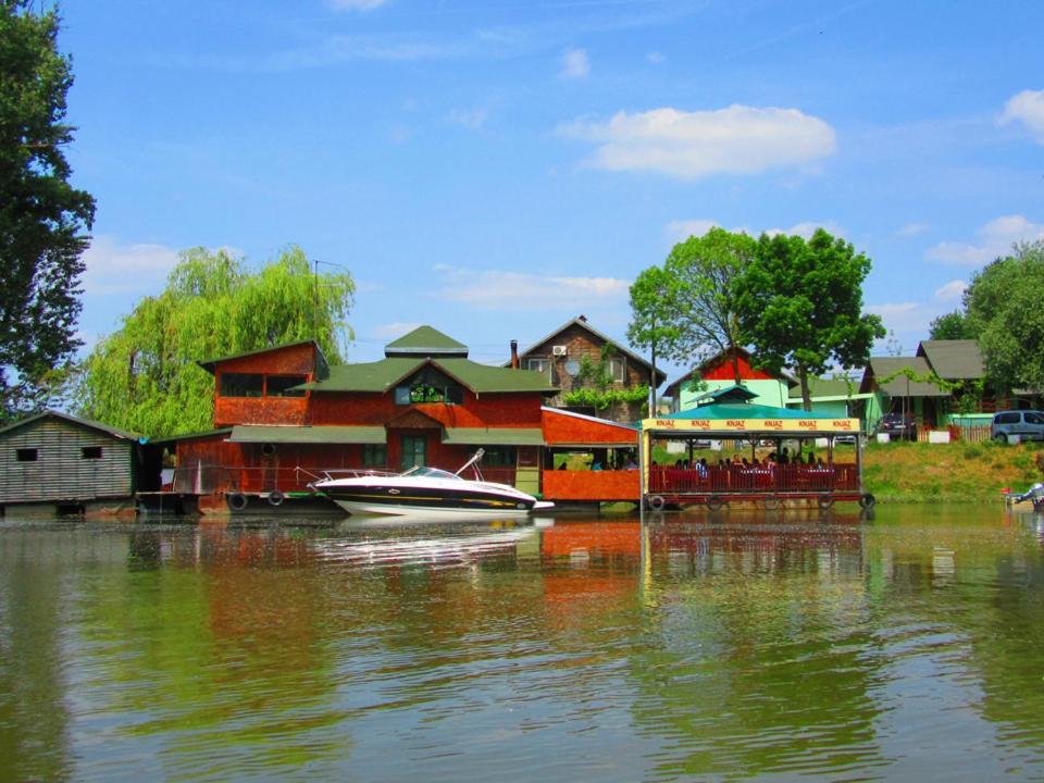 Вилла Danube Fairy Futog Экстерьер фото