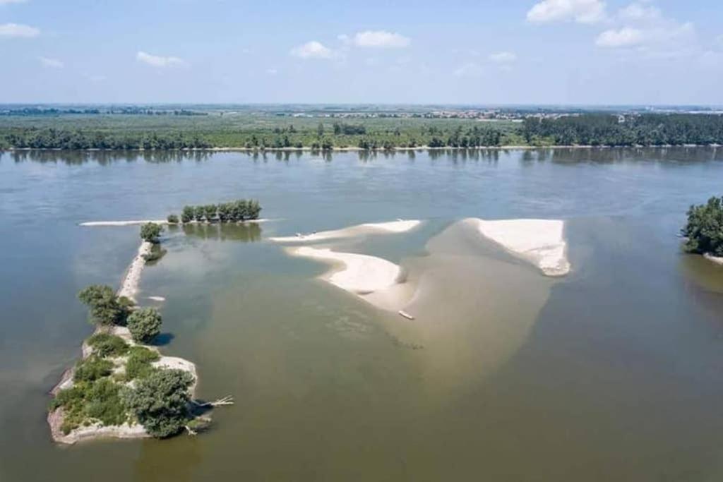 Вилла Danube Fairy Futog Экстерьер фото